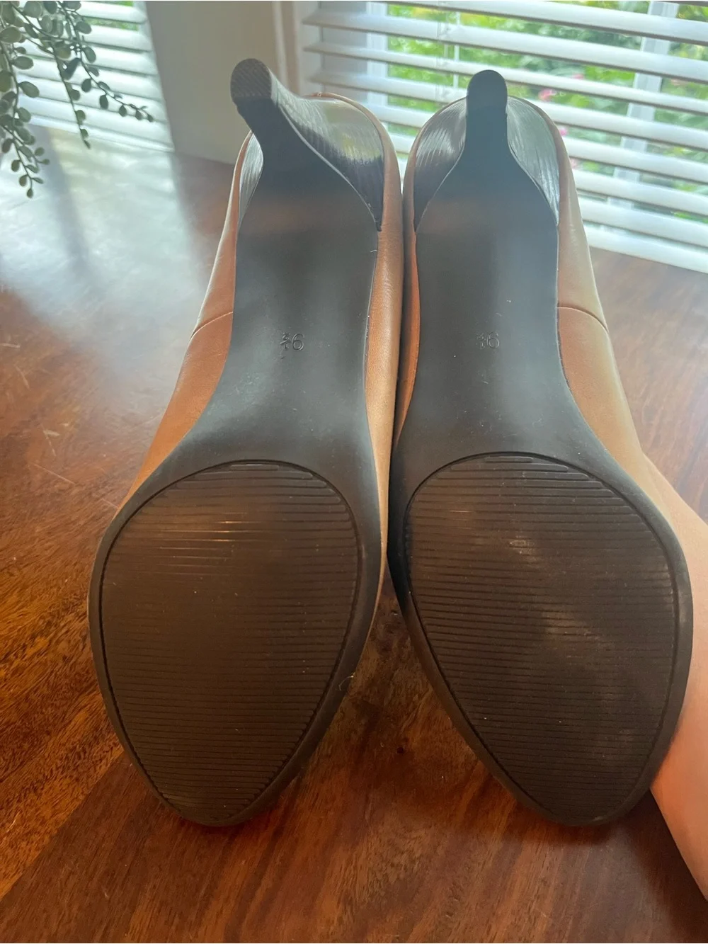 Kelly & Katie Camel T-Strap Pumps Size 9.5 | 3” Heel | Classic Mary Jane Heels